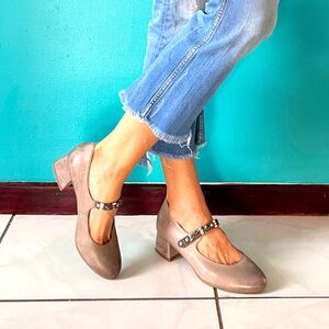 Dansko jeweled Mary Janes sz 38/8